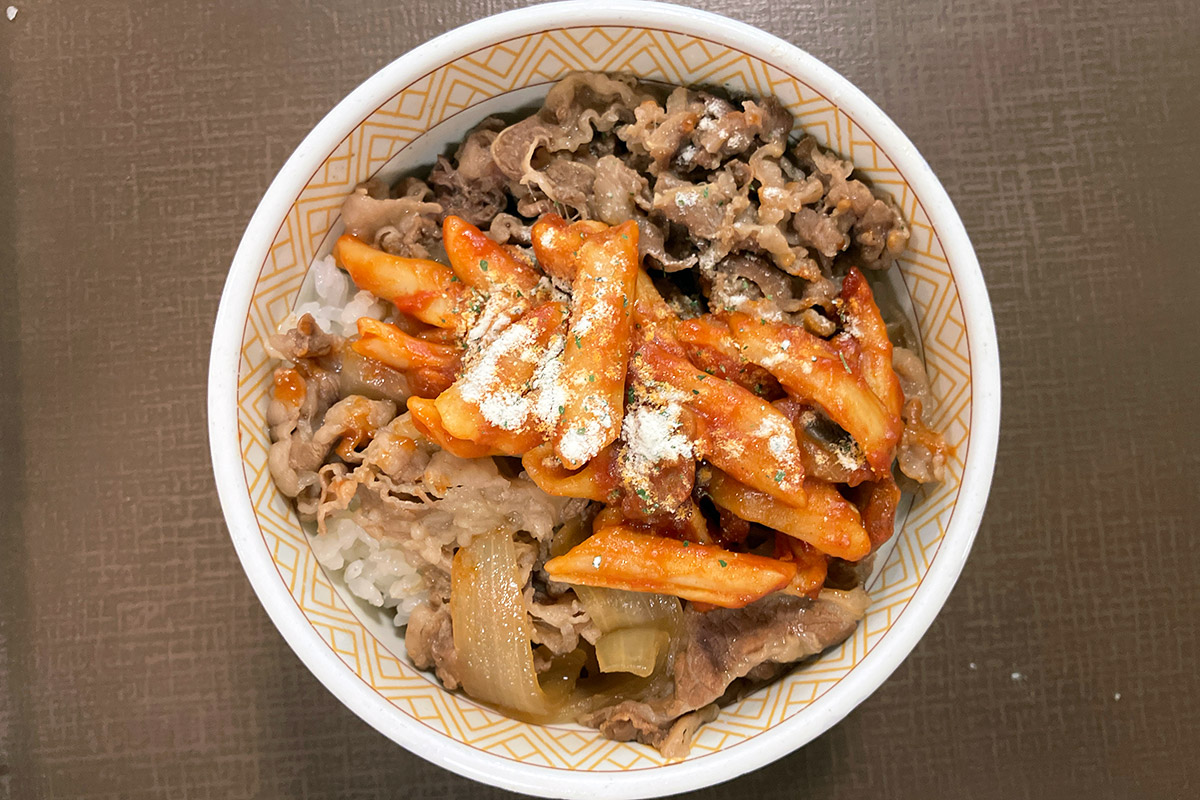 すき家の「ナポリタン牛丼」