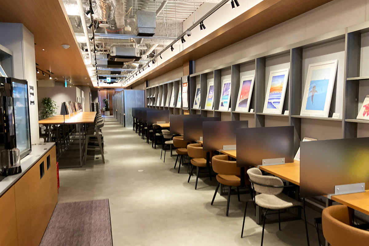 「TSUTAYA BOOKSTORE SHARE LOUNGE」3階